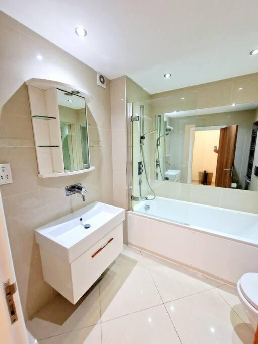 Modern Hyde Park Home With Private Entrance & Private Back Patio Near Bayswater & Paddington Stations Londen Buitenkant foto