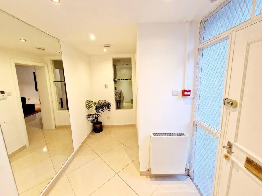 Modern Hyde Park Home With Private Entrance & Private Back Patio Near Bayswater & Paddington Stations Londen Buitenkant foto